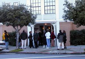 A line for the final viewing - and this was still fifteen minutes
before the viewing!
