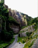 In Cheddar Gorge, the largest, deepest gorge in England. In the picture, you can see my
car far below. By the way, my camera was functioning particularly badly today - almost all of
the photos came out slightly out-of-focus.