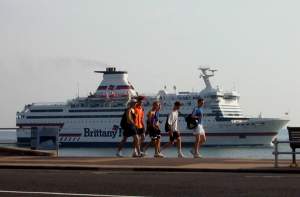 A passing ship - the Bretagne. And a few of the many cute, shirtless boys that seem to be everywhere
in Portsmouth.