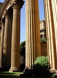 It was too hot to take many photos. But I took this one of the Palace of Fine Arts,
a spectacular structure left over from San Francisco's great Expo of 1915.