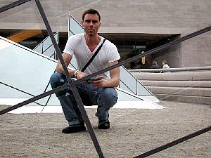 A trick photo -- the camera is actually in my hand.  Outside the National Gallery.